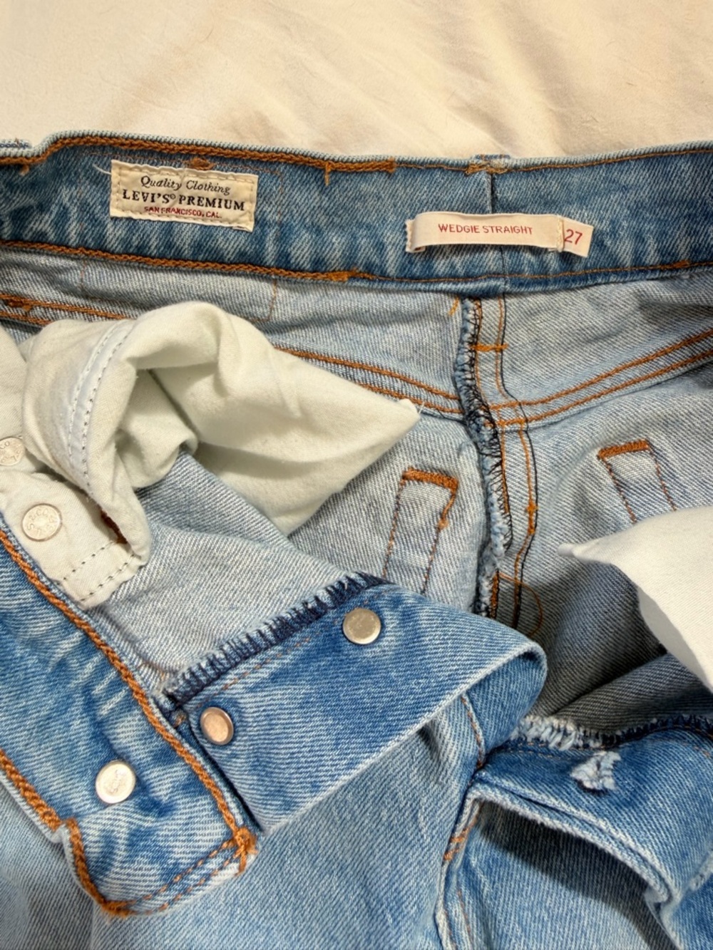 Levi’s Premium Wedgie Straight Jeans | Size 27 - Picture 4 of 6